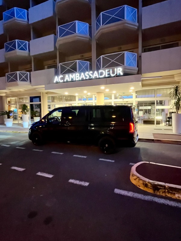 Réservez votre chauffeur VTC à Antibes dans les Alpes Maritimes depuis Whats'app