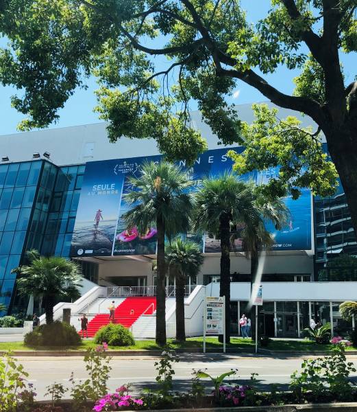 Réservation transfert depuis l'aéroport de Nice pour le Cannes Séries Festival en chauffeur privé VTC
