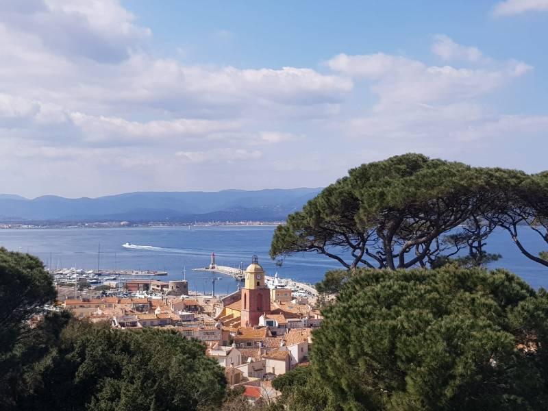 Nos tarifs pour la mise à disposition d'un chauffeur privé VTC pour découvrir Saint Tropez et ses environs